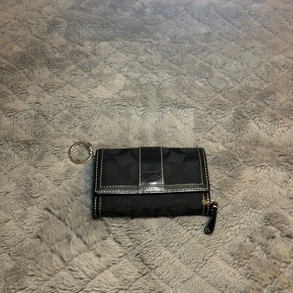 Coach wallet with keychain hoop. Black